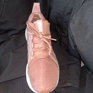 Size-7.5 worn- 1 time color- light pink